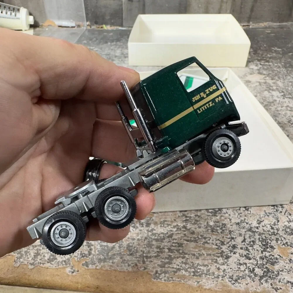 Winross Die Cast Zug Trucking Lititz, Lancaster County PA First Editon Mack Cab‎